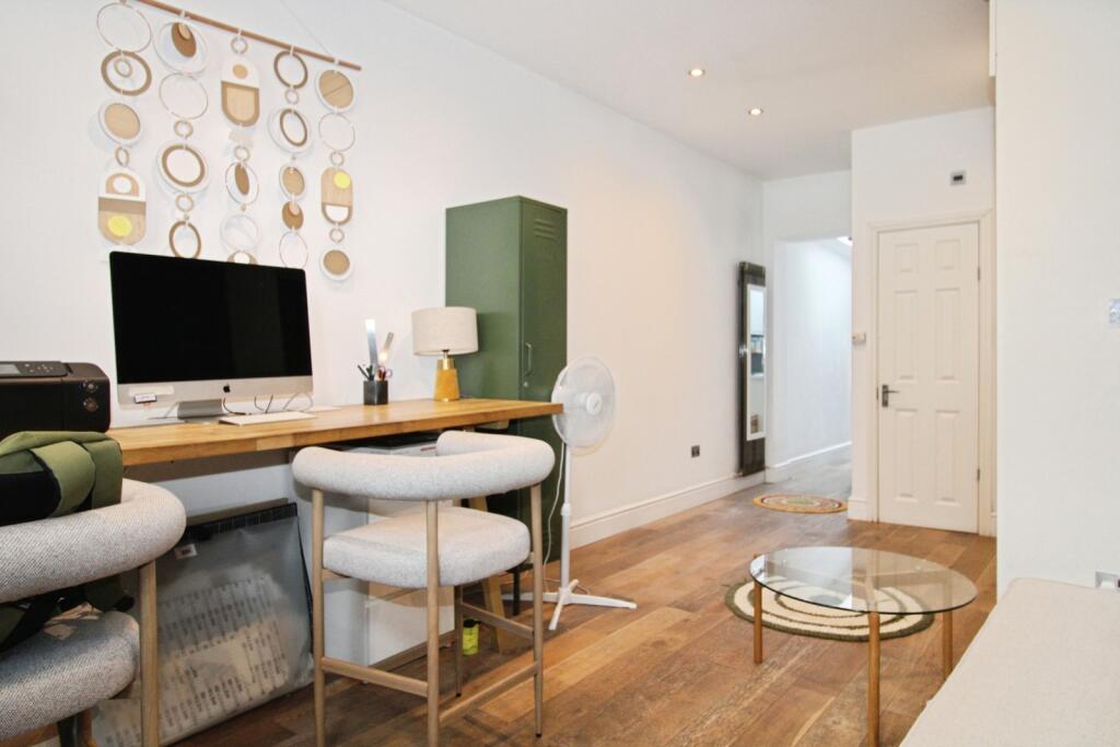 4 bed Studio for rent in Wimbledon. From Stirling Ackroyd Lettings - Earlsfield - Lettings