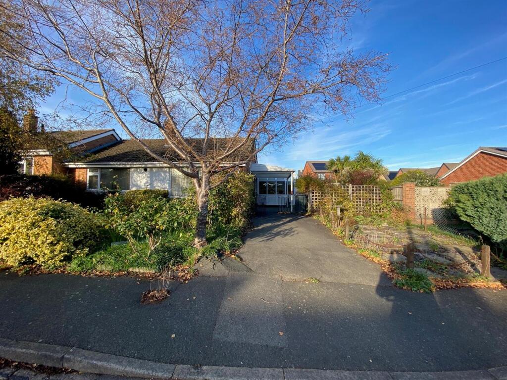 2 bed Semi-detached bungalow for rent in Great Malvern. From Denny and Salmond - Malvern