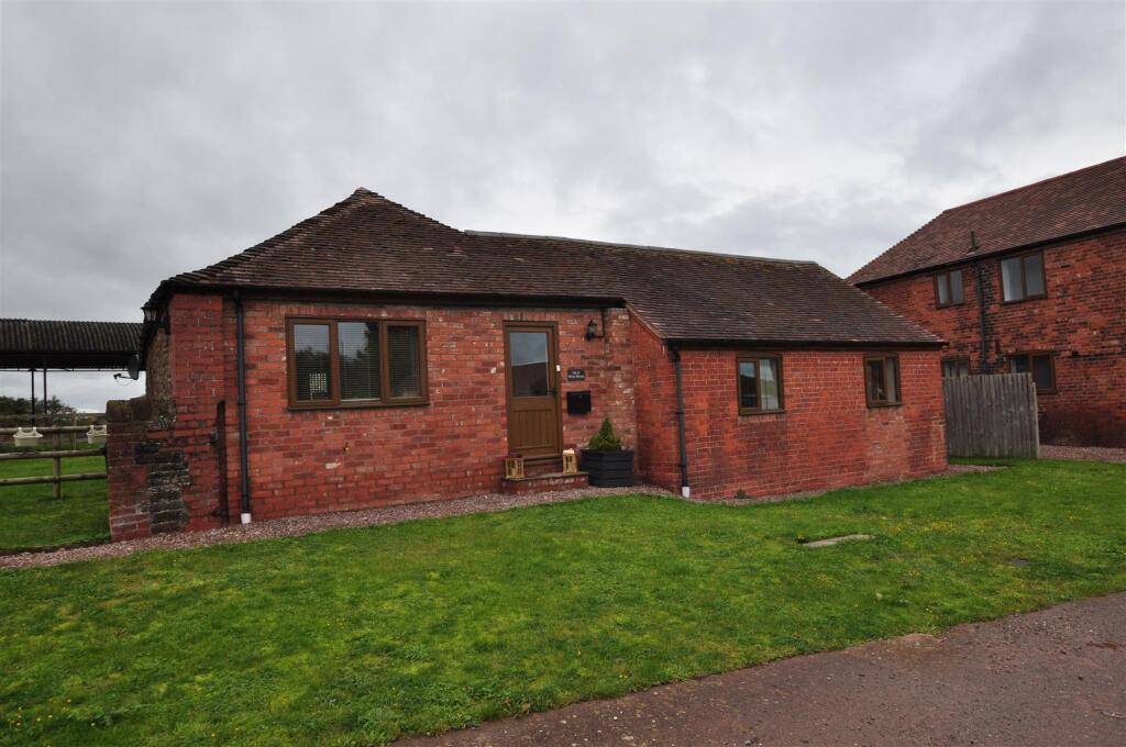 2 bed Detached bungalow for rent in Ashperton. From Denny and Salmond - Malvern