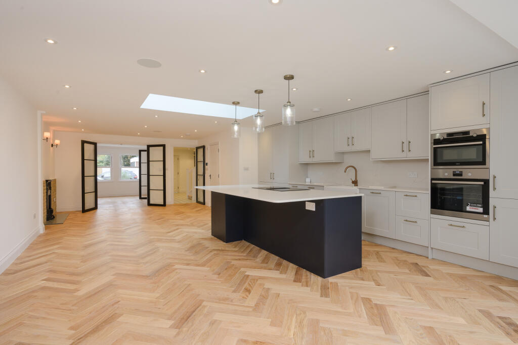 4 bed End of Terrace for rent in London. From Hawes & Co - Wimbledon
