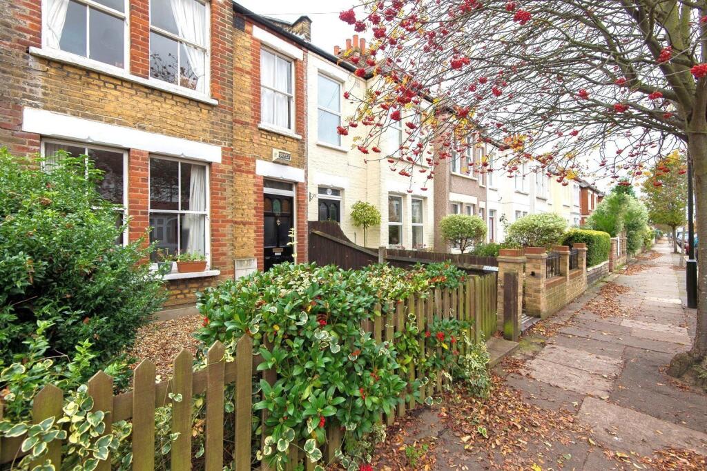 4 bed Mid Terraced House for rent in London. From Hawes & Co - Wimbledon 4 bed Mid Terraced House for rent in London. From Hawes & Co - Wimbledon