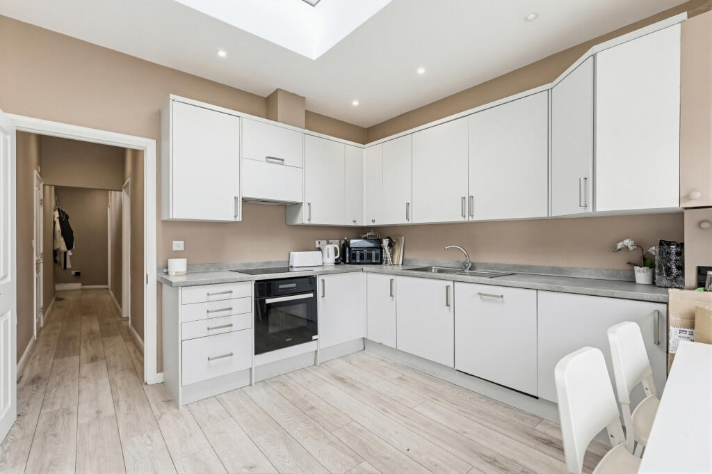 5 bed Mid Terraced House for rent in Wimbledon. From Hawes & Co - Wimbledon