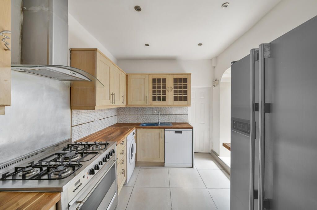 4 bed Semi Detached for rent in Wimbledon. From Hawes & Co - Wimbledon