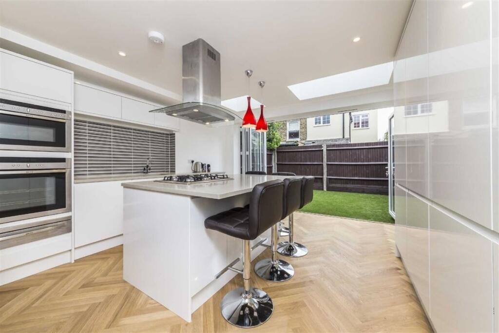 4 bed Detached for rent in Wimbledon. From Hawes & Co - Wimbledon