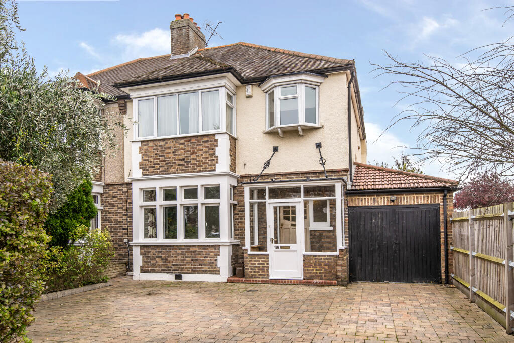 4 bed Detached for rent in Wimbledon. From Hawes & Co - Wimbledon