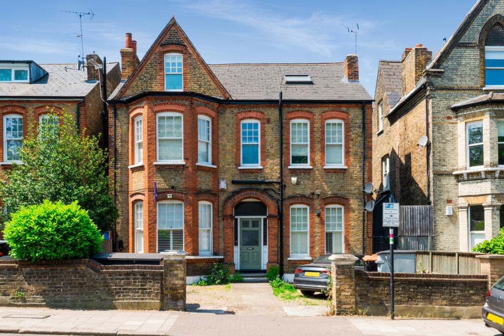 1 bed House (unspecified) for rent in Streatham. From Hawes & Co - Wimbledon