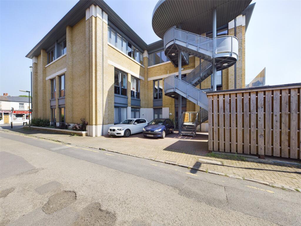 1 bed Apartment for rent in Staines-upon-Thames. From The Frost Partnership - Staines - Lettings