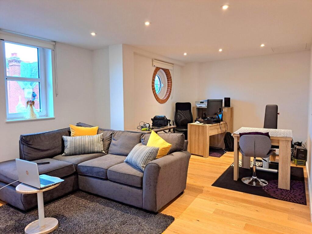 2 bed Apartment for rent in Staines-upon-Thames. From The Frost Partnership - Staines - Lettings 2 bed Apartment for rent in Staines-upon-Thames. From The Frost Partnership - Staines - Lettings