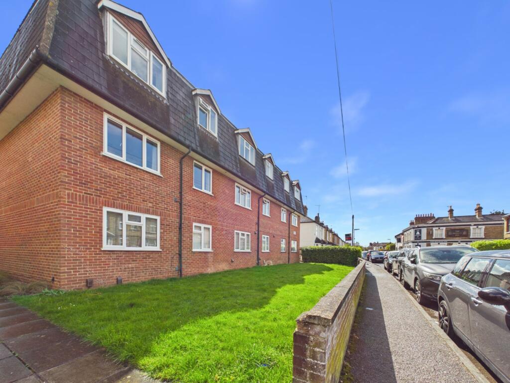 1 bed Apartment for rent in Staines-upon-Thames. From The Frost Partnership - Staines - Lettings