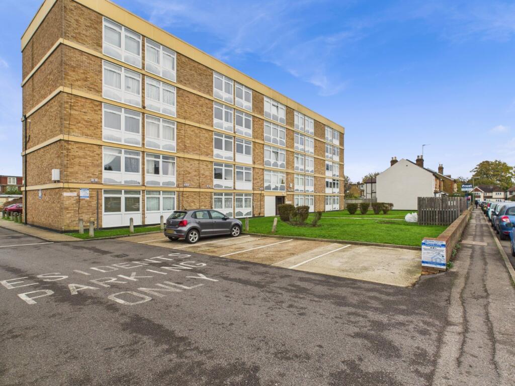 2 bed Apartment for rent in Staines-upon-Thames. From The Frost Partnership - Staines - Lettings