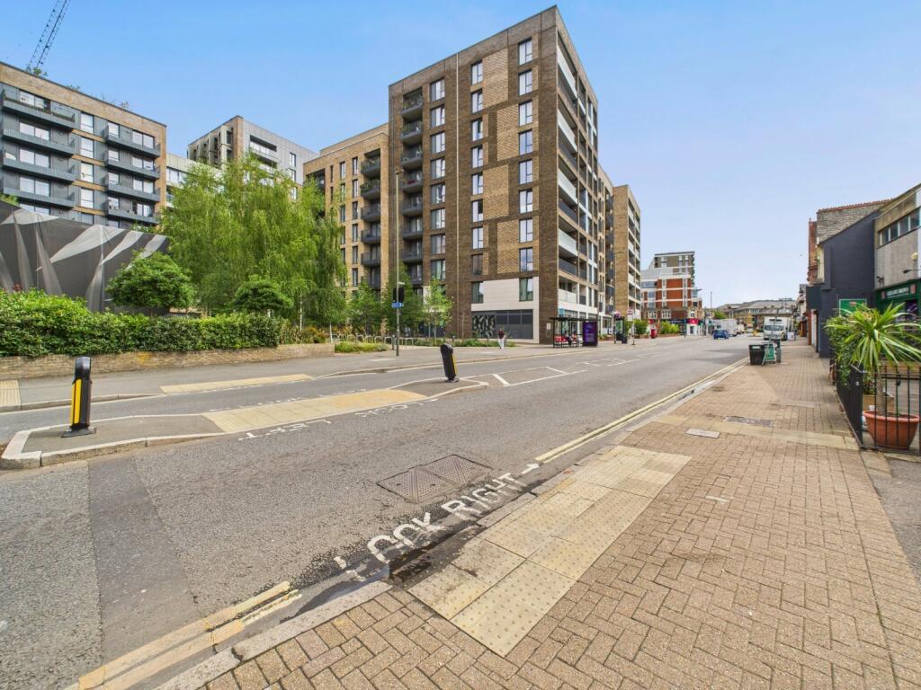 1 bed Apartment for rent in Staines-upon-Thames. From The Frost Partnership - Staines - Lettings