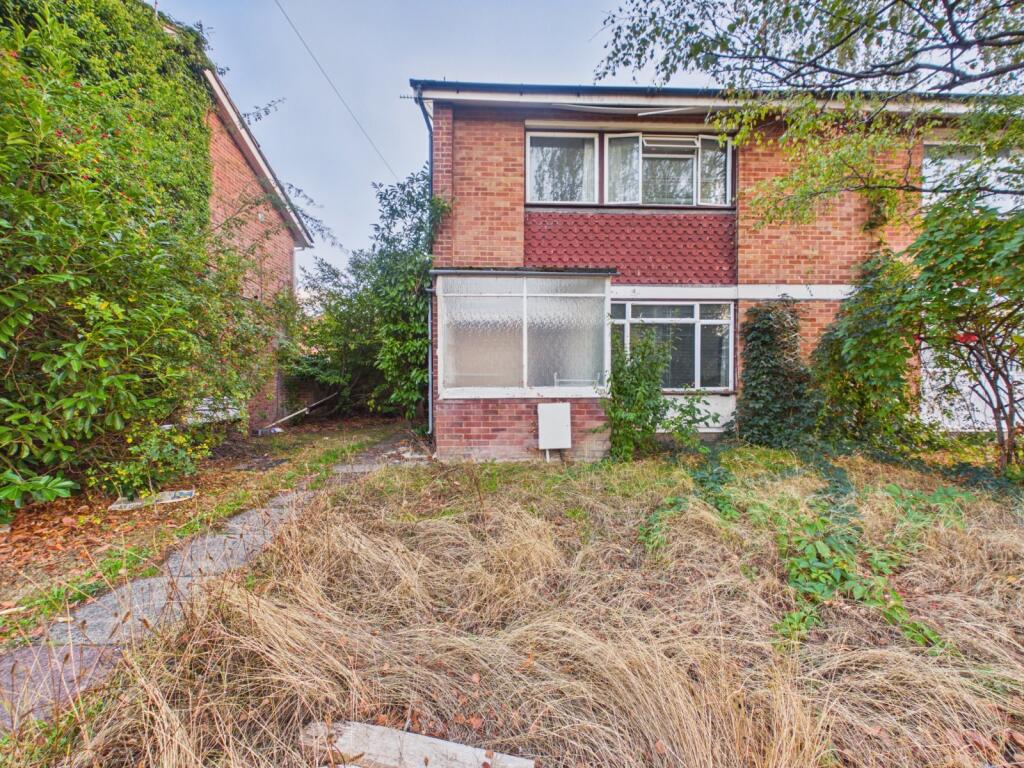 4 bed End of Terrace for rent in Bishopsgate. From The Frost Partnership - Staines - Lettings