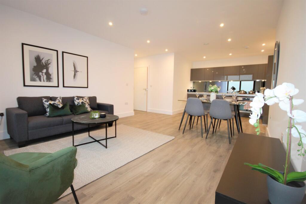 2 bed Apartment for rent in Staines-upon-Thames. From The Frost Partnership - Staines - Lettings