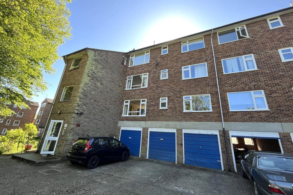 2 bed Apartment for rent in Amersham. From The Frost Partnership - Amersham