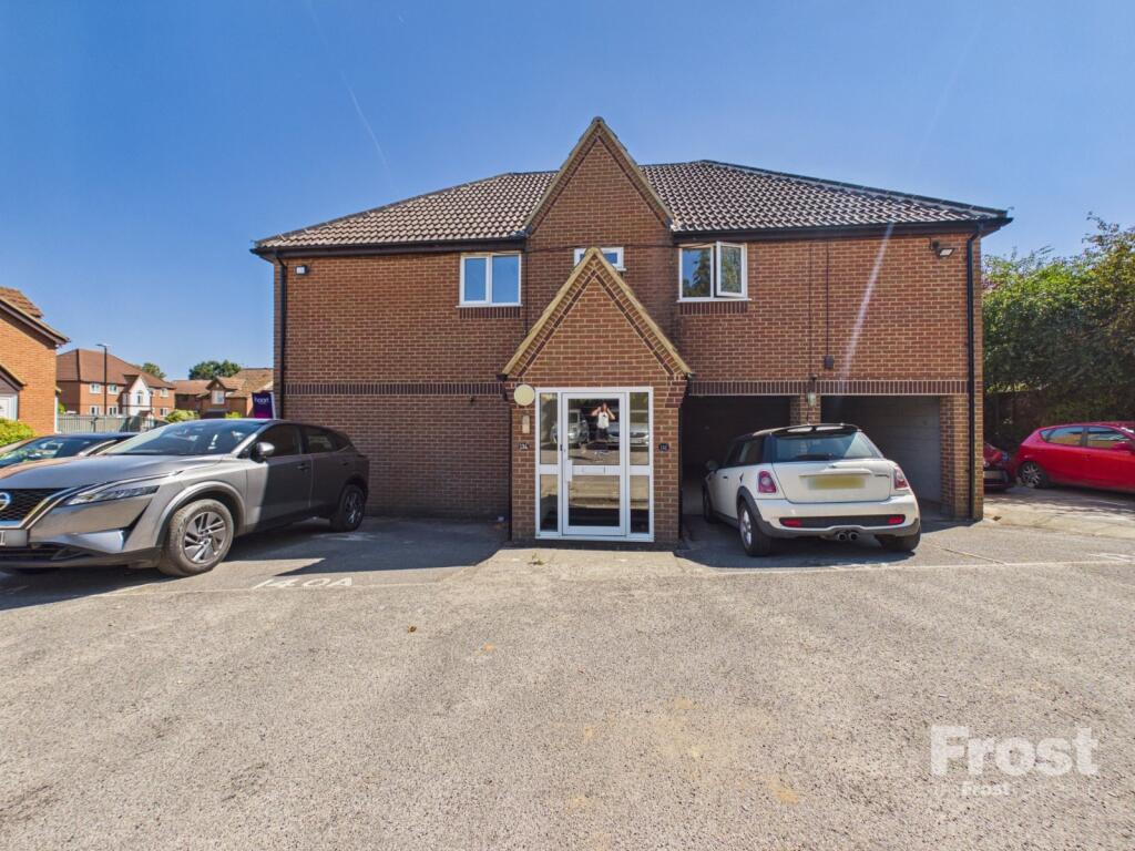 1 bed Apartment for rent in Farnham Royal. From The Frost Partnership - Burnham 1 bed Apartment for rent in Farnham Royal. From The Frost Partnership - Burnham