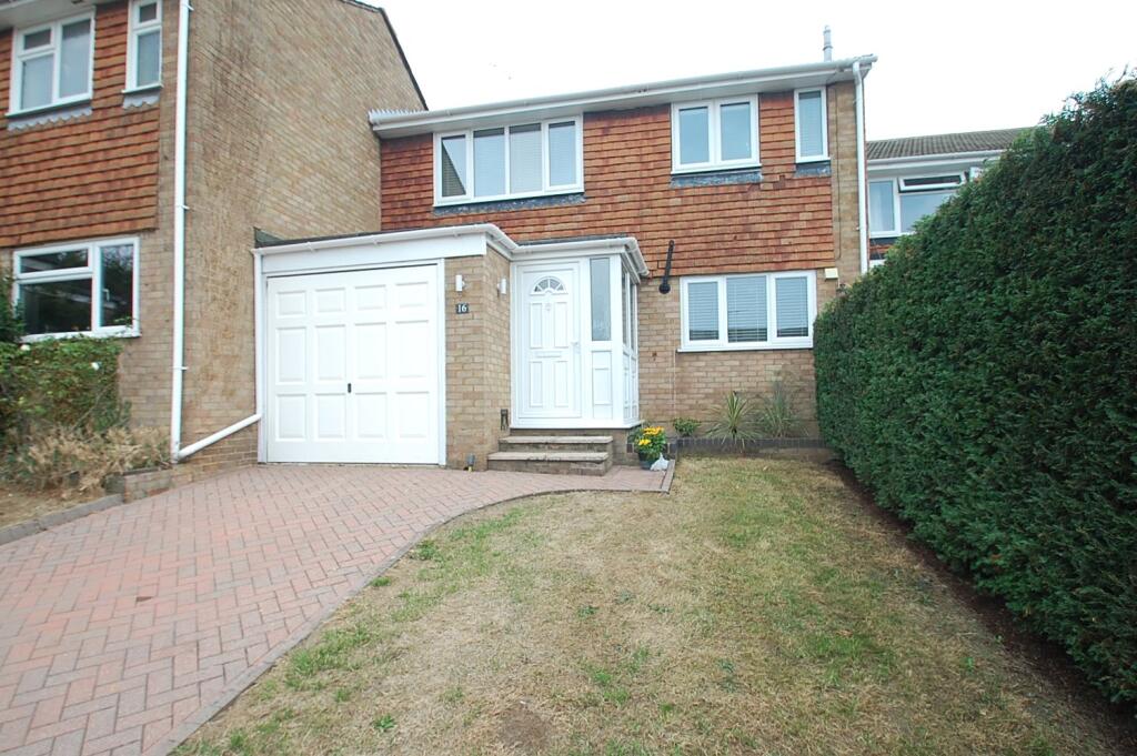 3 bed Mid Terraced House for rent in Horn Hill. From The Frost Partnership - Chalfont St Peter 3 bed Mid Terraced House for rent in Horn Hill. From The Frost Partnership - Chalfont St Peter