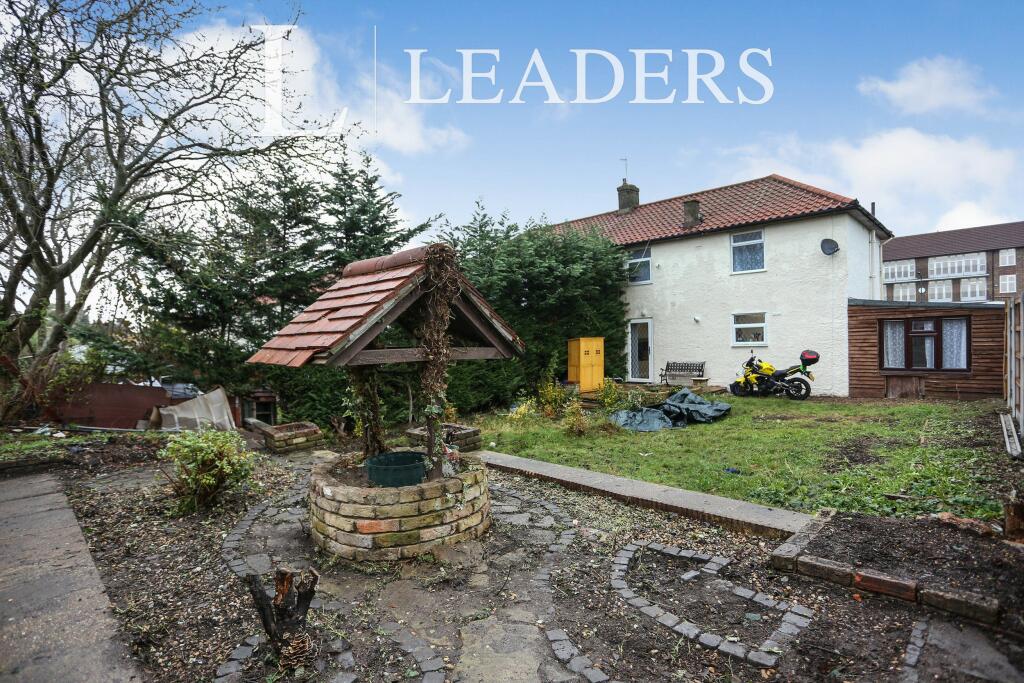 3 bed Detached House for rent in Eltham. From Leaders - Lewisham