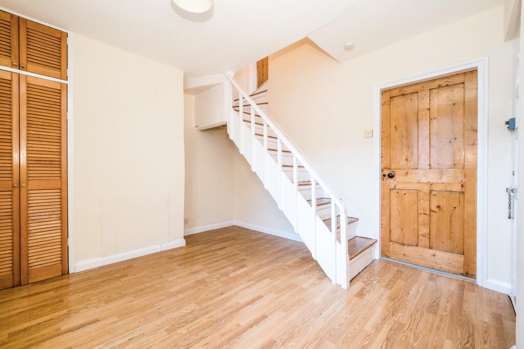 2 bed Mid Terraced House for rent in Lewisham. From Leaders Lettings - Lewisham