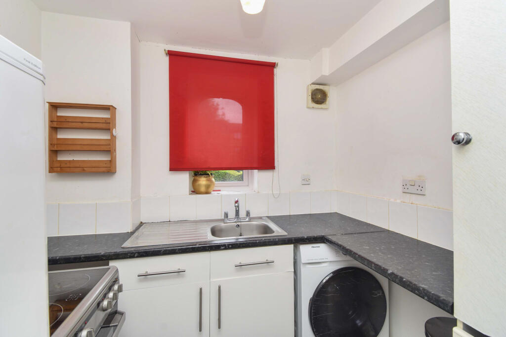 4 bed 1st Floor Flat for rent in Deptford. From Leaders Lettings - Lewisham 4 bed 1st Floor Flat for rent in Deptford. From Leaders Lettings - Lewisham