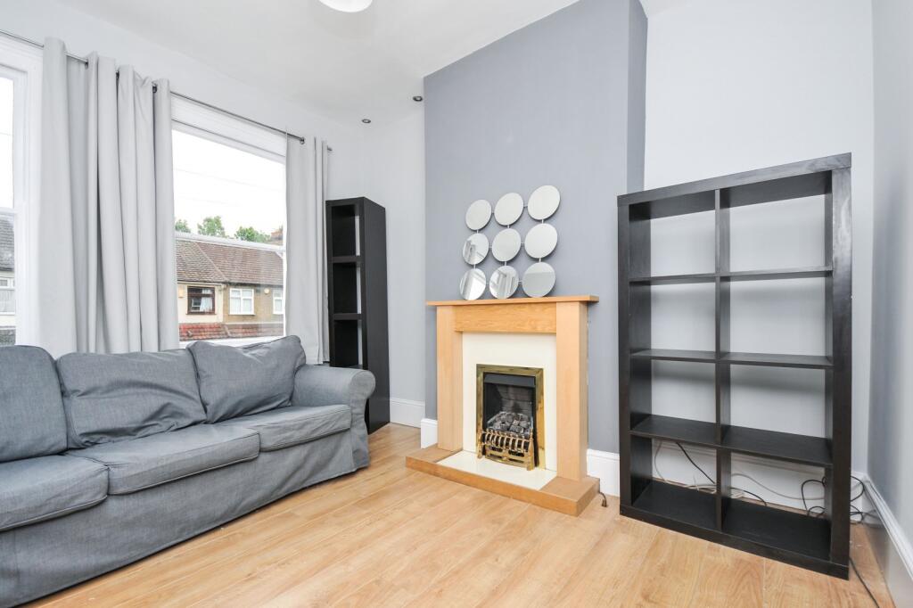 2 bed 1st Floor Flat for rent in London. From Leaders Lettings - Lewisham