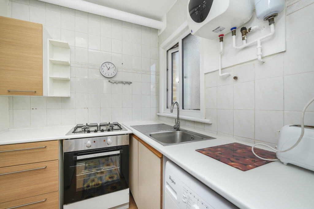 4 bed Studio for rent in Catford. From Leaders Lettings - Lewisham