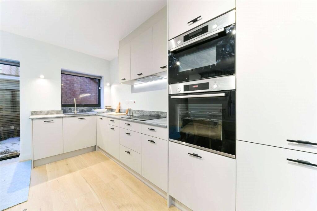 3 bed Detached for rent in Lewisham. From Leaders Lettings - Lewisham