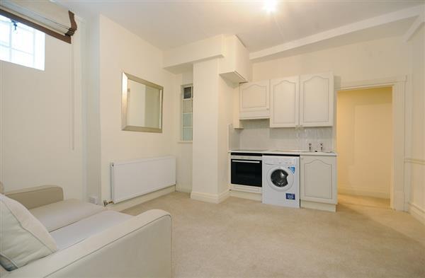 1 bed 1st Floor Flat for rent in London. From Plaza Estates - Marble Arch
