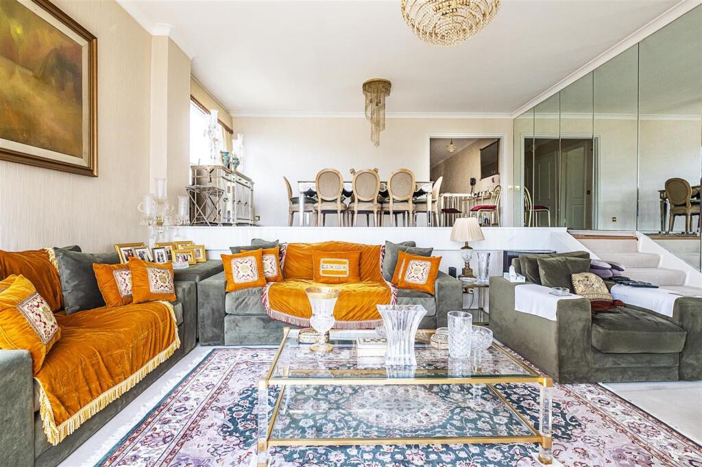 3 bed 1st Floor Flat for rent in London. From Plaza Estates - Marble Arch