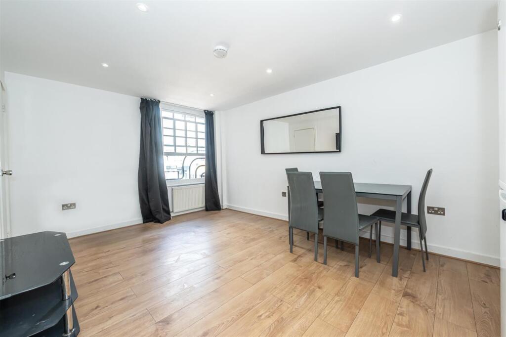 2 bed 1st Floor Flat for rent in London. From Plaza Estates - Marble Arch