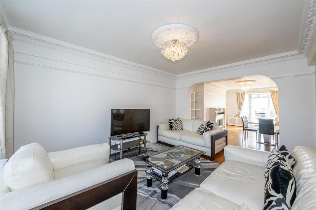 3 bed 1st Floor Flat for rent in London. From Plaza Estates - Marble Arch
