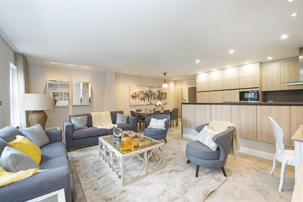 3 bed 1st Floor Flat for rent in Hampstead. From Plaza Estates - Marble Arch