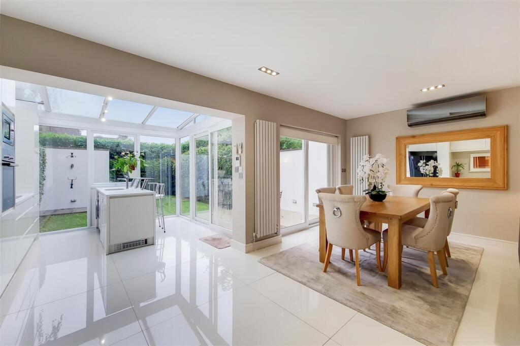 4 bed Detached for rent in Hampstead. From Plaza Estates - Marble Arch