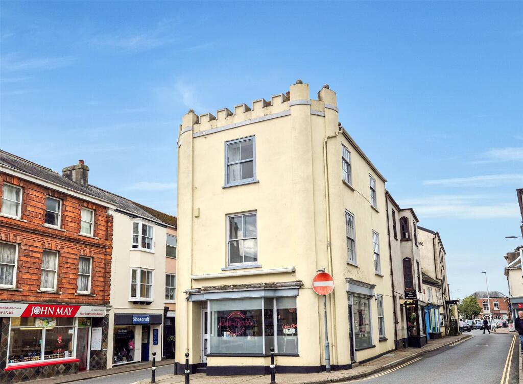 3 bed Apartment for rent in South Molton. From Webbers Property Services - South Molton 3 bed Apartment for rent in South Molton. From Webbers Property Services - South Molton