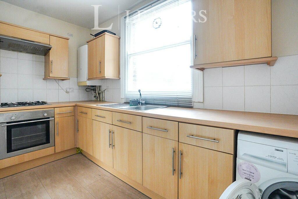 3 bed Maisonette for rent in Deptford. From Leaders - Forest Hill