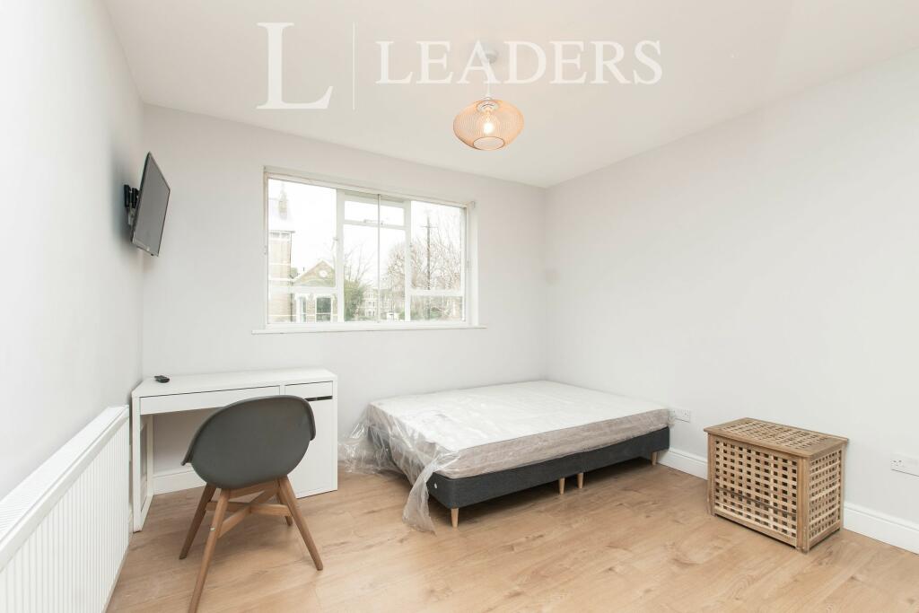 1 bed Room for rent in London. From Leaders - Forest Hill