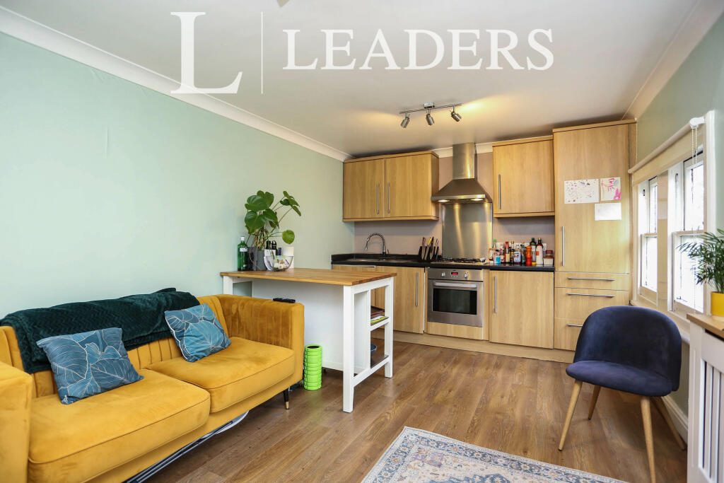 1 bed Flat for rent in Penge. From Leaders - Forest Hill