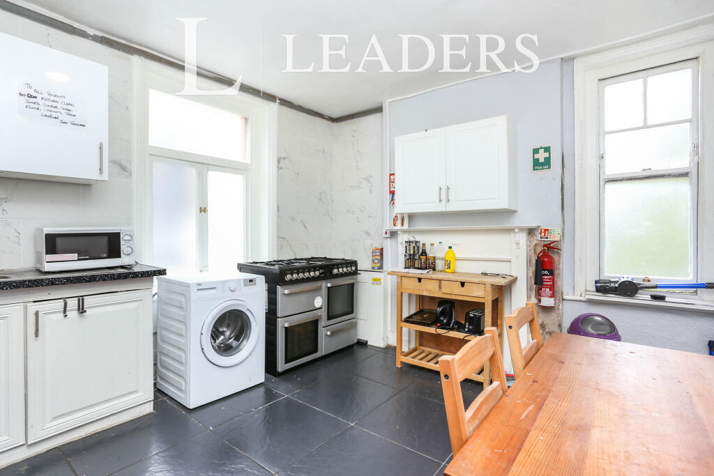 1 bed Detached for rent in London. From Leaders Sales - Forest Hill