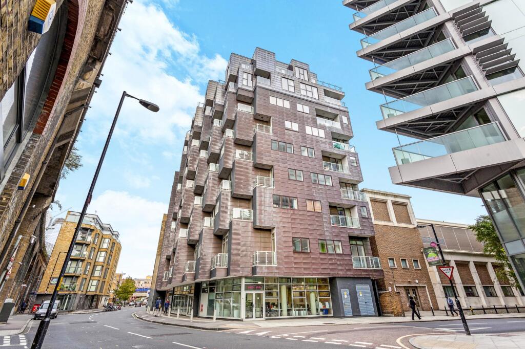 2 bed 1st Floor Flat for rent in London. From Leaders Sales - Forest Hill