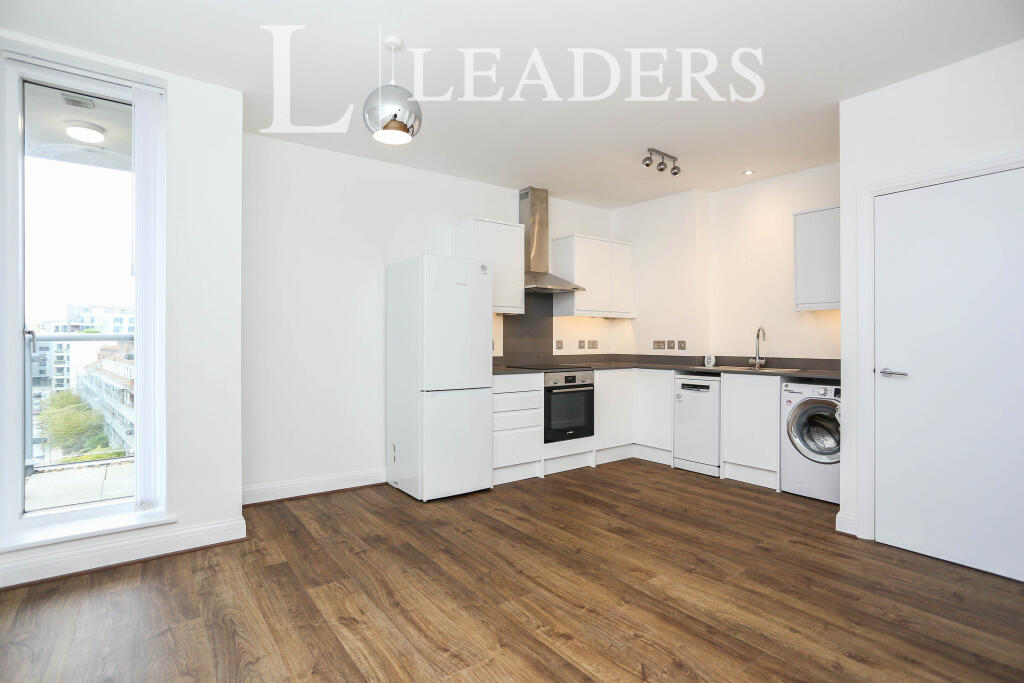 1 bed 1st Floor Flat for rent in London. From Leaders Sales - Forest Hill