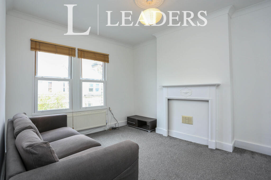 1 bed 1st Floor Flat for rent in Clapham. From Leaders Sales - Forest Hill