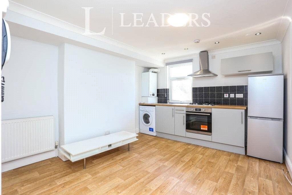 2 bed 1st Floor Flat for rent in Catford. From Leaders Sales - Forest Hill