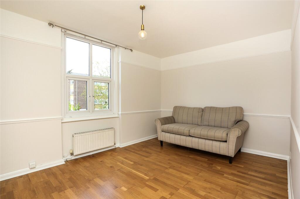 2 bed 1st Floor Flat for rent in London. From Leaders Sales - Forest Hill