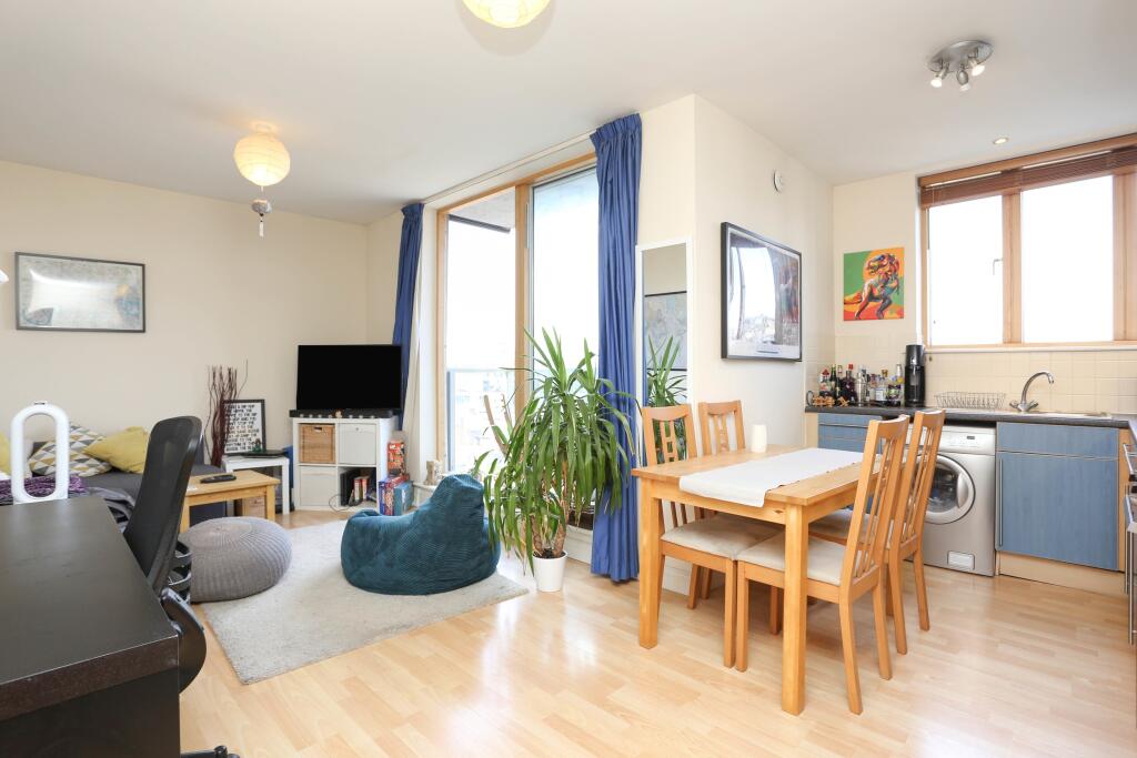 1 bed 1st Floor Flat for rent in London. From Leaders Sales - Forest Hill