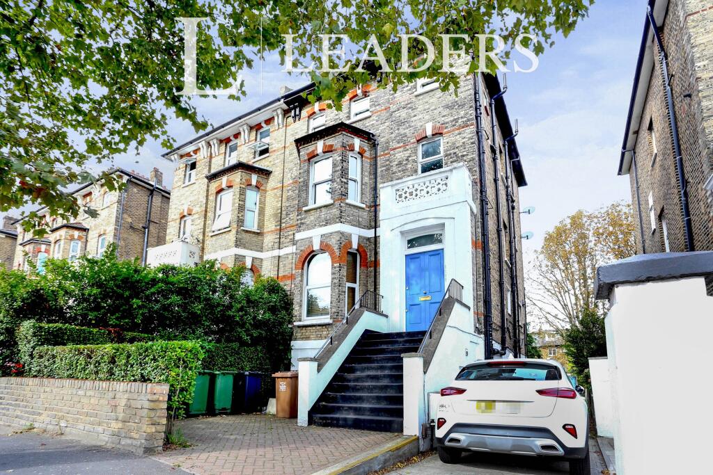 4 bed Studio for rent in Catford. From Leaders Sales - Forest Hill