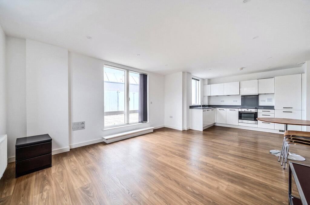 2 bed 1st Floor Flat for rent in Catford. From Leaders Sales - Forest Hill 2 bed 1st Floor Flat for rent in Catford. From Leaders Sales - Forest Hill