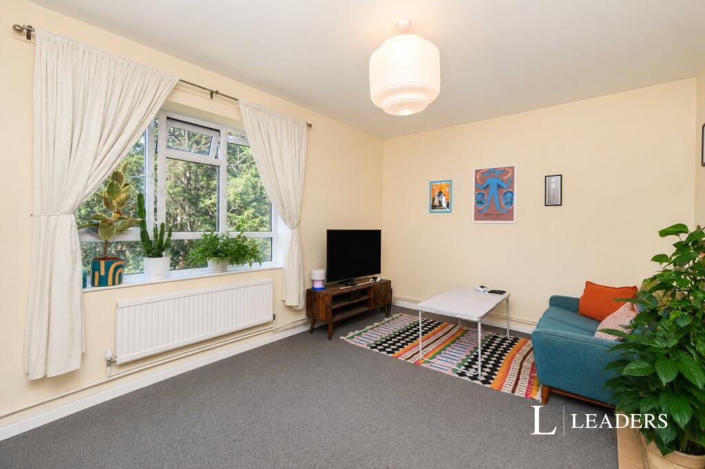 3 bed 1st Floor Flat for rent in Catford. From Leaders Sales - Forest Hill 3 bed 1st Floor Flat for rent in Catford. From Leaders Sales - Forest Hill