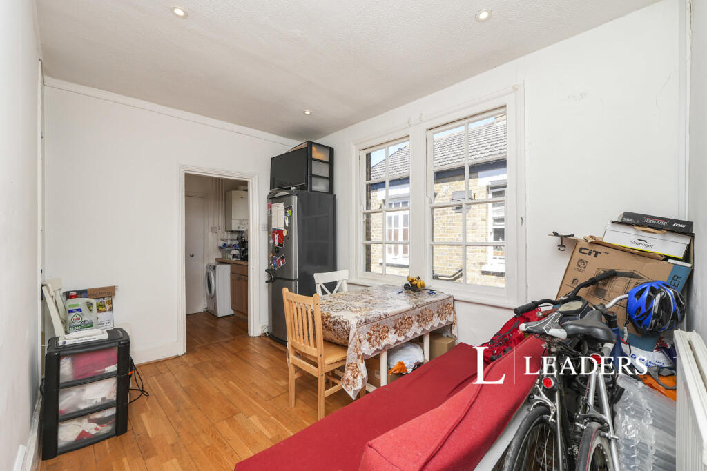 2 bed 1st Floor Flat for rent in Camberwell. From Leaders Sales - Forest Hill 2 bed 1st Floor Flat for rent in Camberwell. From Leaders Sales - Forest Hill