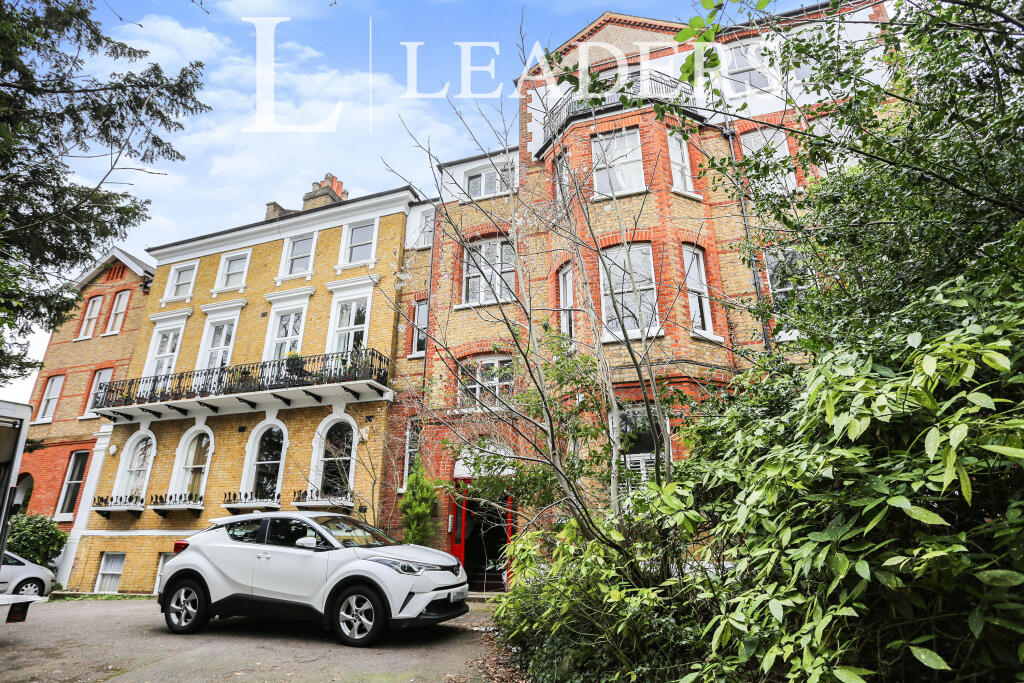 4 bed Studio for rent in Catford. From Leaders Sales - Forest Hill