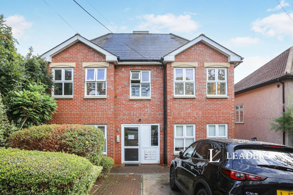 1 bed 1st Floor Flat for rent in Catford. From Leaders Sales - Forest Hill