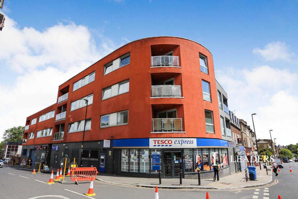 1 bed 1st Floor Flat for rent in London. From Leaders Sales - Forest Hill